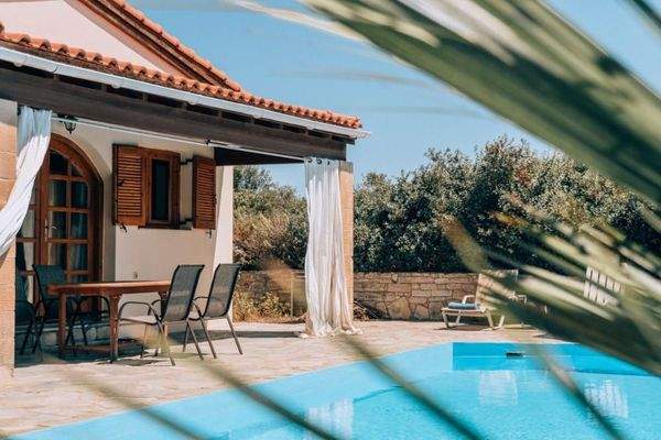 Kreta, Roumeli: Wunderschöne Villa auf dem Land