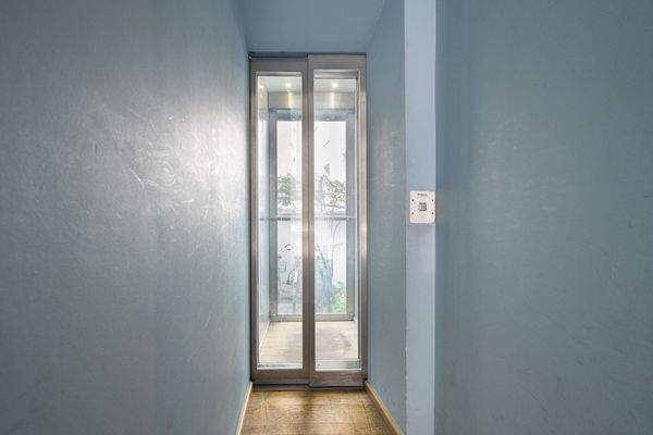 KOMFORT - Der Personenaufzug bringt Sie bequem in das erste Obergeschoss 