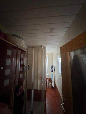 Badezimmer mit Dusche EG