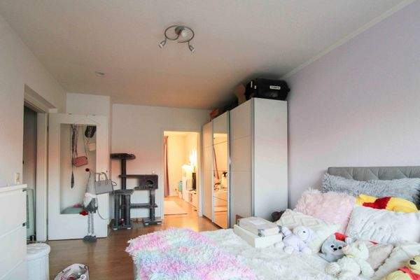 Schlafzimmer Ansicht 02