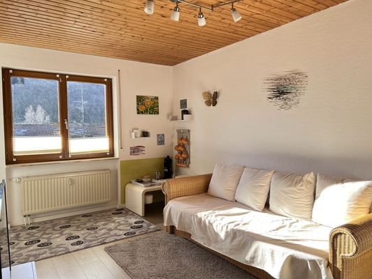 gefälliger und heller Wohnraum