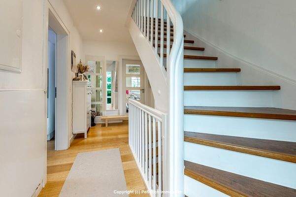 Hausflur und Treppe