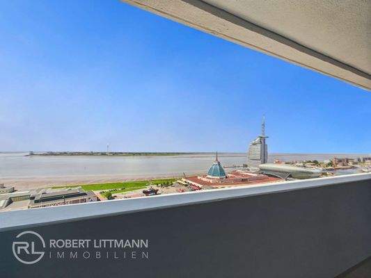 Balkon mit Hafenblick