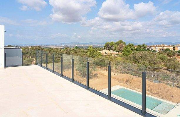 Blick nach Palma und zum Pool