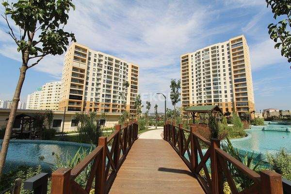 Flats for Sale 250 m from the Tem Highway in Istanbul Avcılar