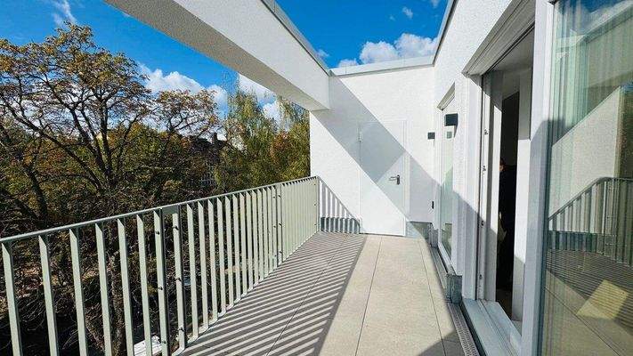 Terrasse mit Abstellkammer