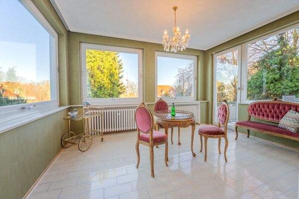 Wintergarten mit Ausgang zur Terrasse