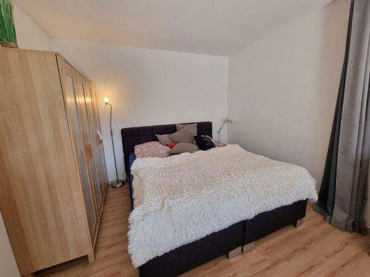 Bett 180x200 und Schrank