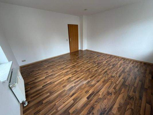 Geräumiges Zimmer mit Parkett