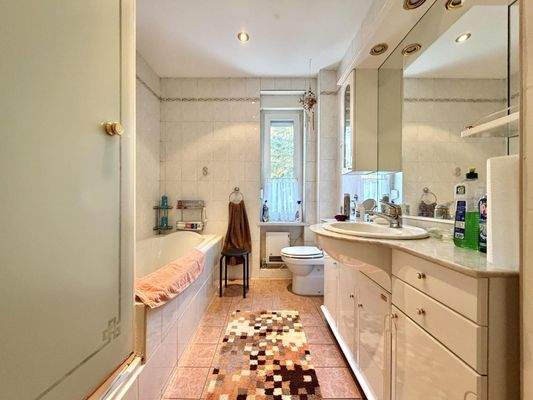 Badezimmer im Erdgeschoss