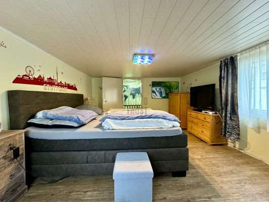 Schlafzimmer 1