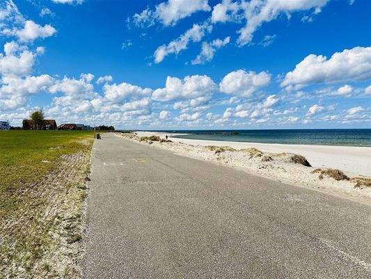 Strand u. Promenade 500m entfernt