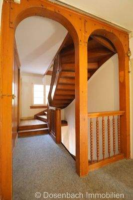 Diele mit Treppe ins Dachgeschoss