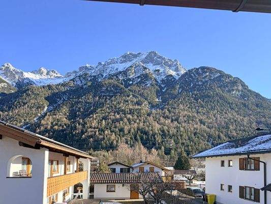 Süd-/Ostbalkon mit traumhaften Karwendelblick