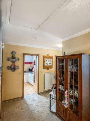 Flur mit Blick Küche 