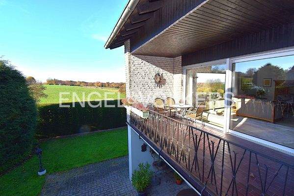 Blick vom Schlafzimmer in Richtung Veranda und Terrasse