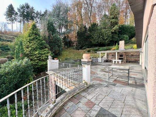 Große Terrasse mit großartiger Aussicht