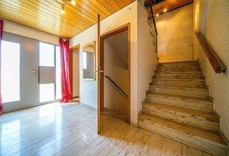 Eingangsbereich und Treppenhaus 70