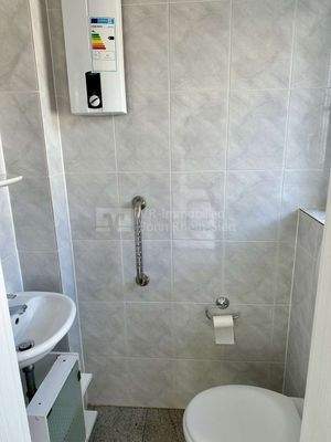 Gäste-WC mit Fenster