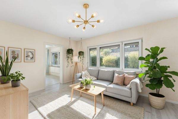 Wohnzimmer Erdgeschoss - (KI generiert)