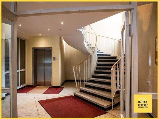 Foyer und Fahrstuhl - An der Alster 10