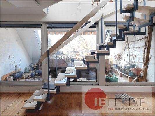 Treppe zur oberen Ebene