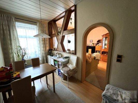 EG – Blick vom Essbereich ins Wohnzimmer