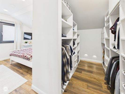 Schlafen/Ankleide DG