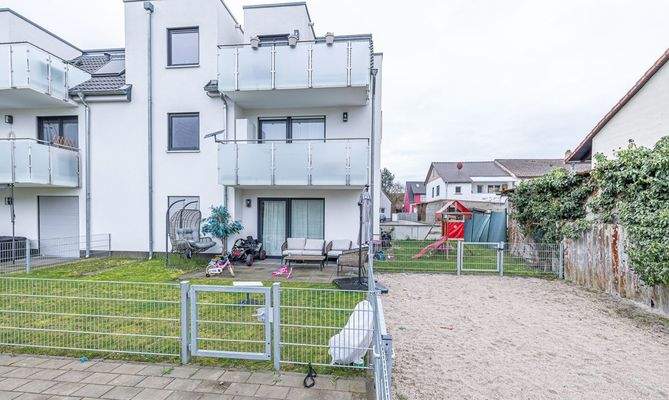 Terrasse + eigener Gartenanteil