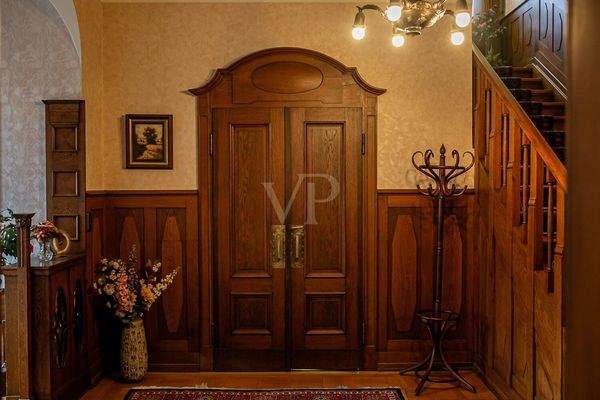 Tür im Empfangsbereich