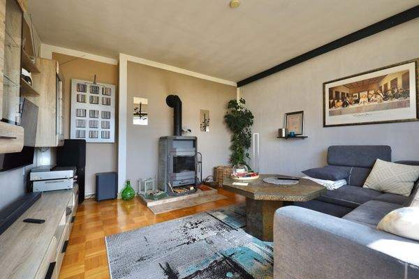 Obergeschoss Wohnzimmer mit Ofen