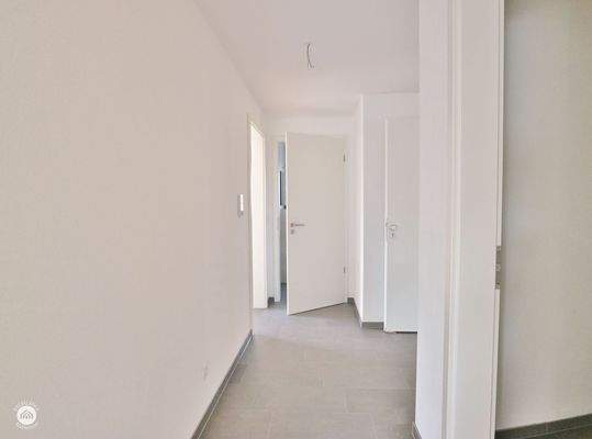 Diele zu Bad und Eingang OG