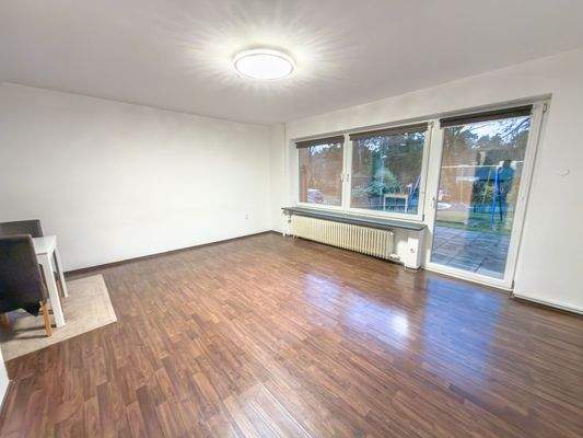 Wohnbereich mit Zugang zur Terrasse