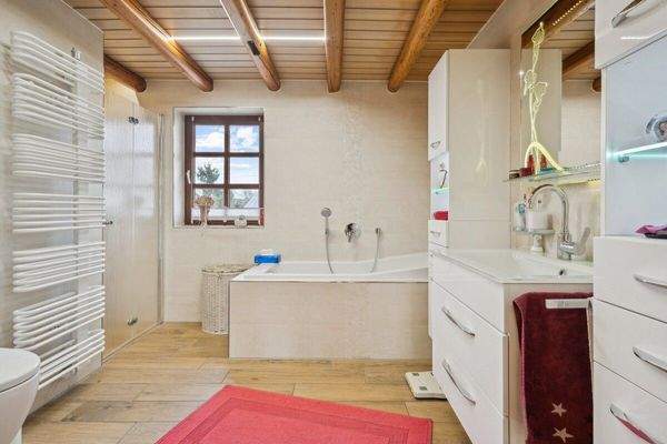 Badezimmer (Whg. im OG)