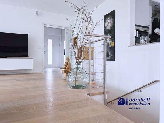 Wohnzimmer mit offener Küche