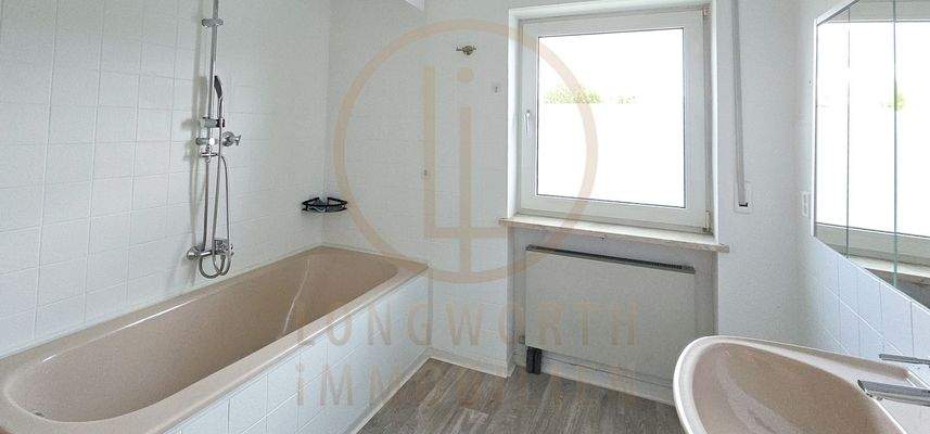 40-1.OG-Wohnung-Bad-mit-Wanne