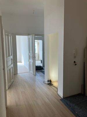 Flur mit Hauswirtschaftsraum