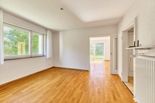 Durchgangszimmer mit Blick auf die vordere Terrasse