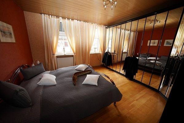 16 - Schlafzimmer OG.JPG