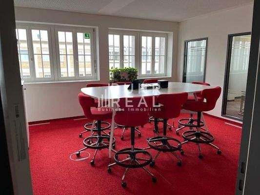 Besprechung rot-weiß