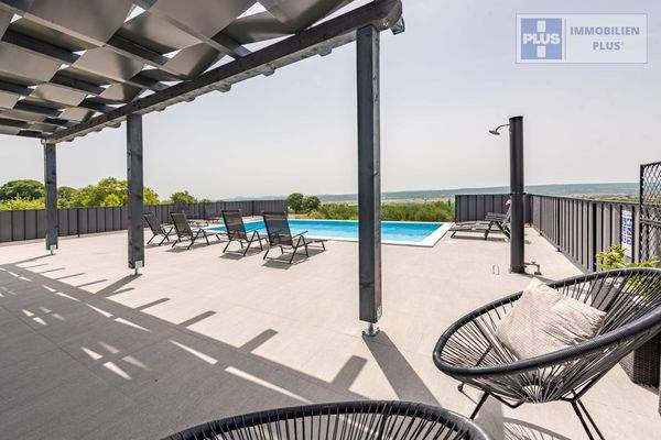 tinj-luksuzna-villa-s-velikom-okucnicom_28