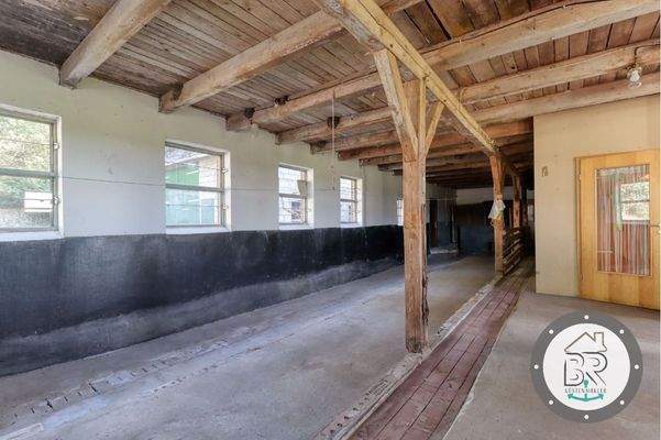 Stallung am Haupthaus mit Zugang zum Wohnbereich