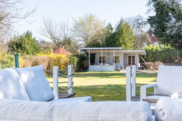 Blick von der Terrase in den Garten