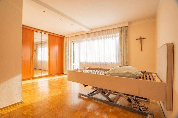 Schlafzimmer mit Balkon