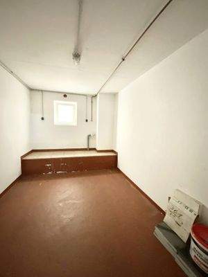 der Kellerraum zur ETW/ Standort für Waschmaschine u. Trockner