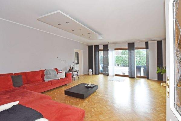 weitläufiges Wohnzimmer