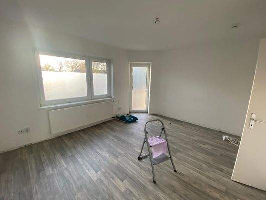 Wohnzimmer mit Balkonausgang