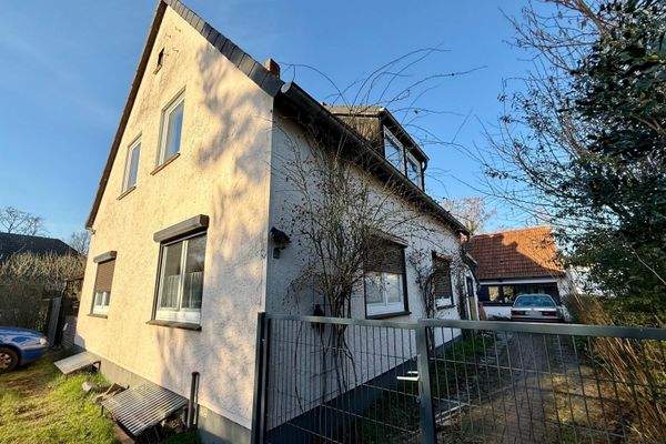 Haupthaus mit Hintergebäude