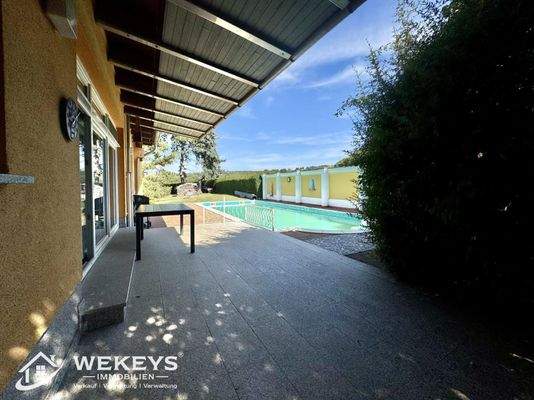 Ostterrasse mit Pool