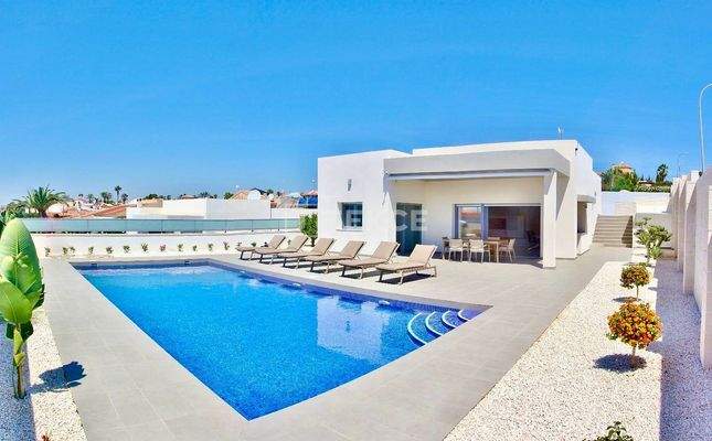 Spacious Villas with Pool and Optional Solarium in Rojales